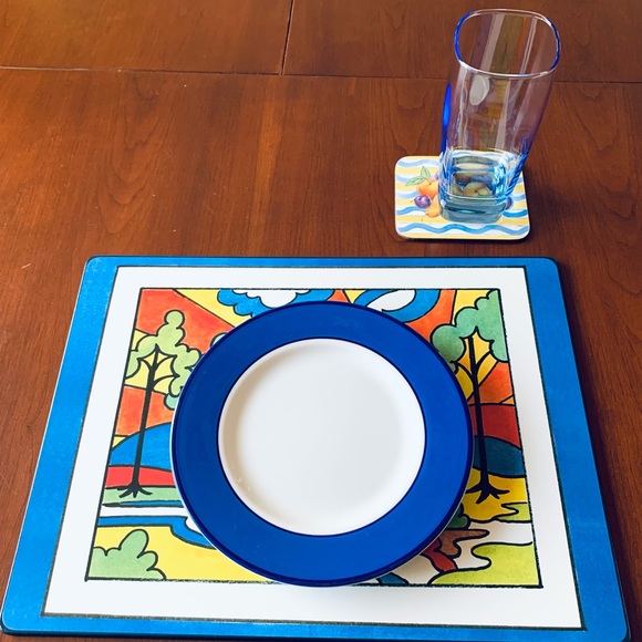 4 Shiny Hard Placemats With colorful Kids’ Paint Print front cover easy to clean - Picture 2 of 11